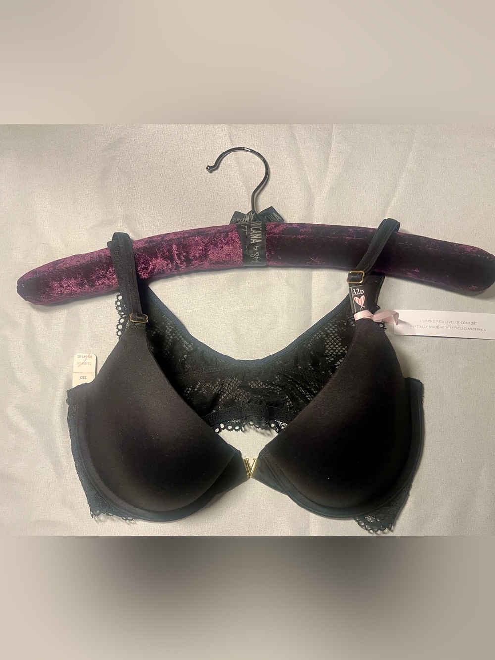 Victoria’s Secret Love Cloud. Black Push-Up Bra, Size 32-D. NWT